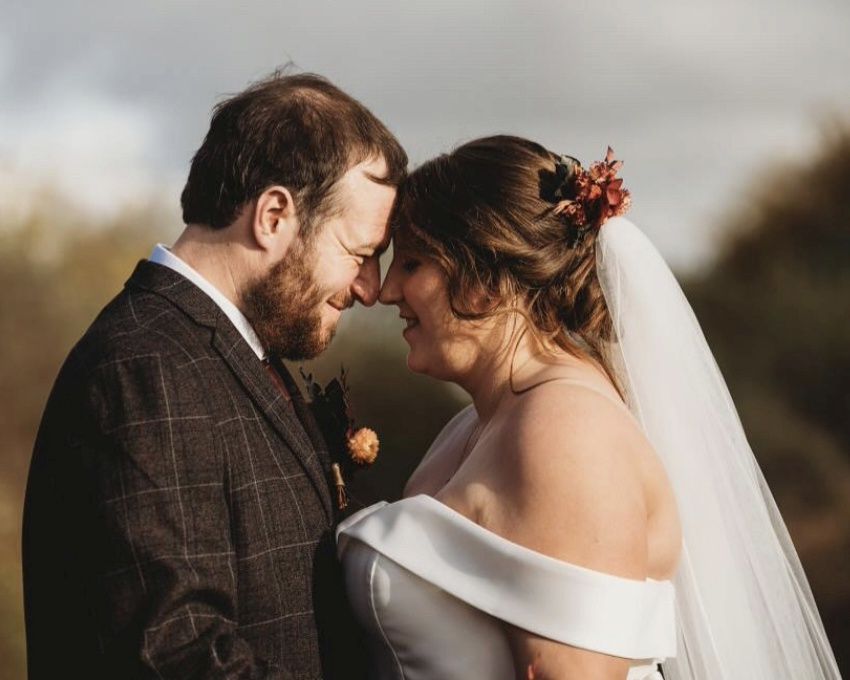 Married couple at Stretton Manor Barn Derbyshire
